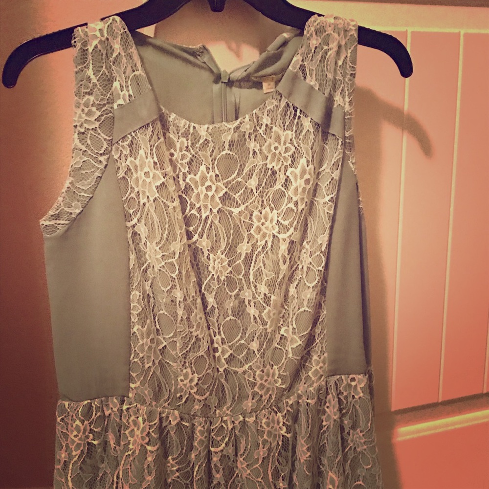 Gianni Bini mint sleeveless lace top.